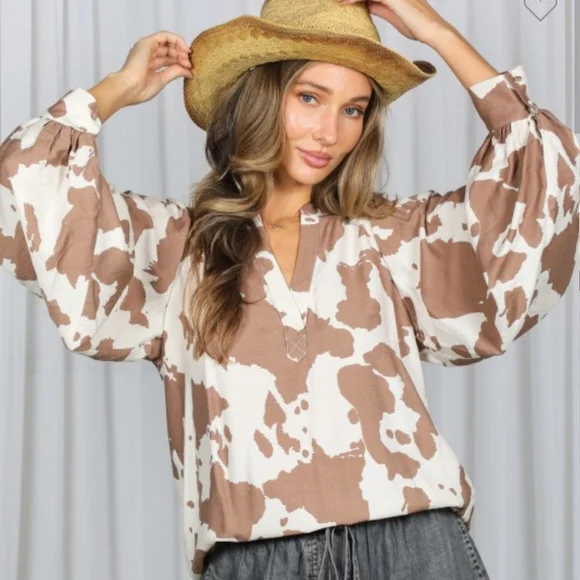 Size L! NWTS! Blouse Western Inspired Cowprint V-neck With Puffy Sleeves - Picture 1 of 6